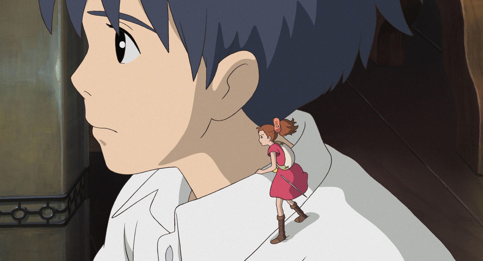 Arrietty, de pie sobre el hombro de Shō