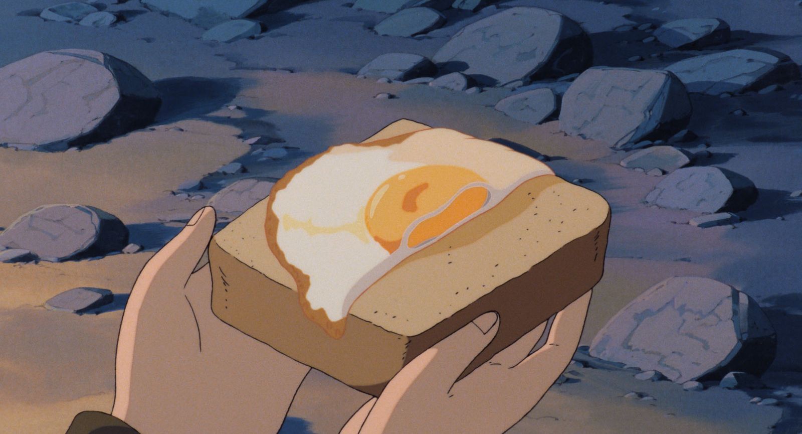 El pan con huevo frito del desayuno