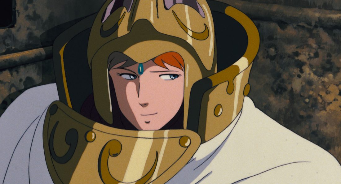 Kushana con el casco dorado y la capa blanca