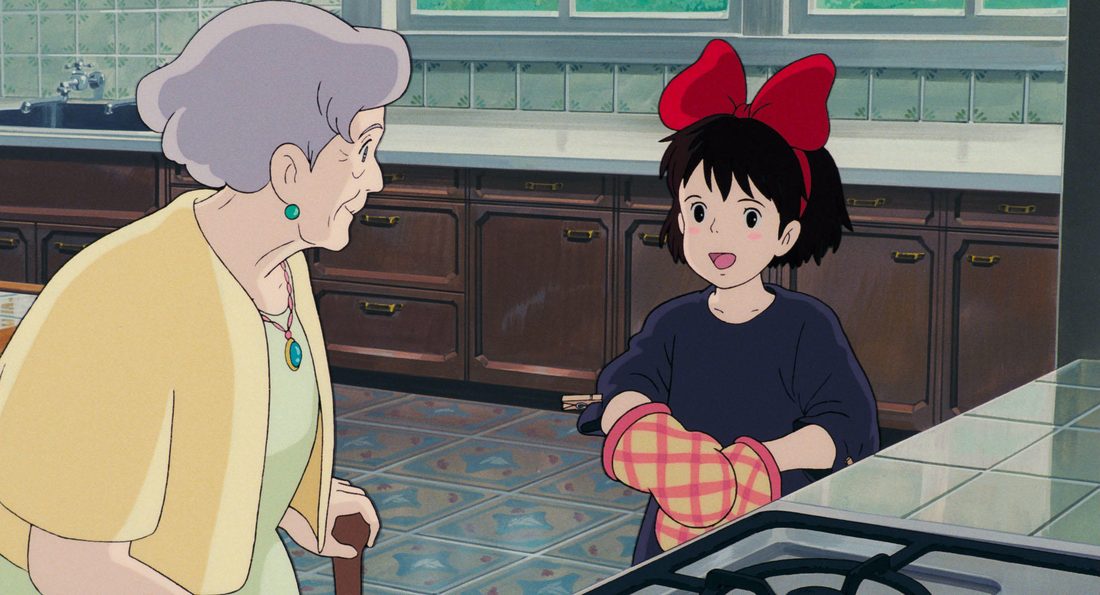 Madame habla con Kiki en la cocina de su casa