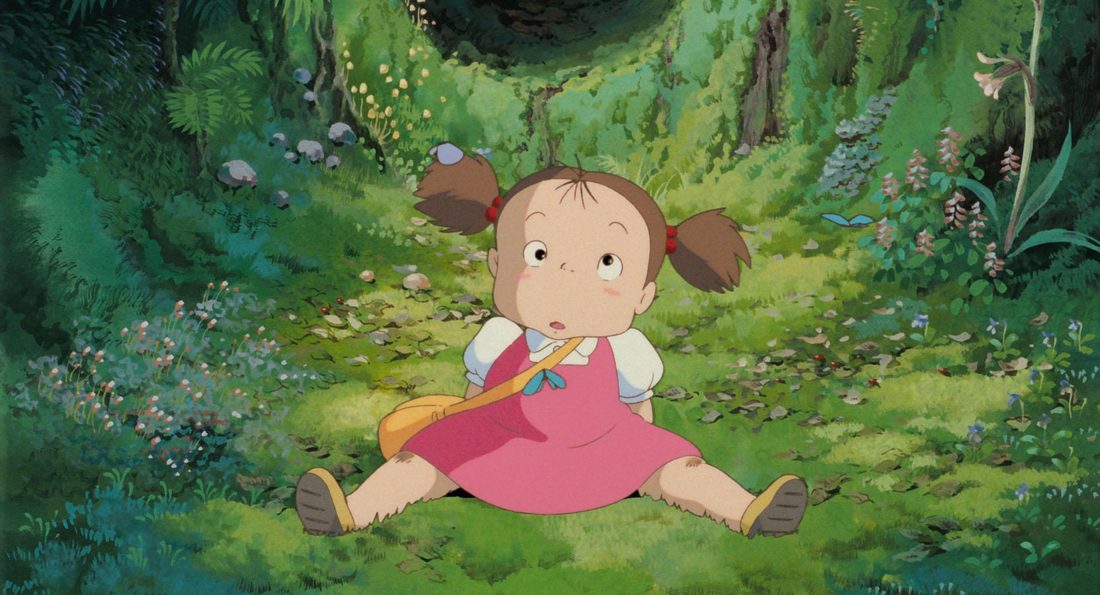 Mei sola en el claro del bosque