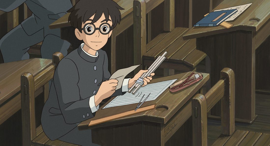 Jirō estudia con la regla de cálculo en el pupitre