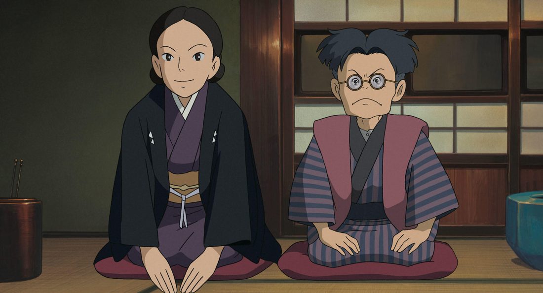 Kurokawa, en kimono de casa, arrodillado junto a su mujer
