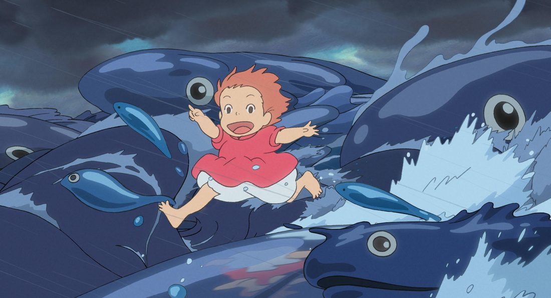 Ponyo corre sobre los peces de la ola hacia la costa