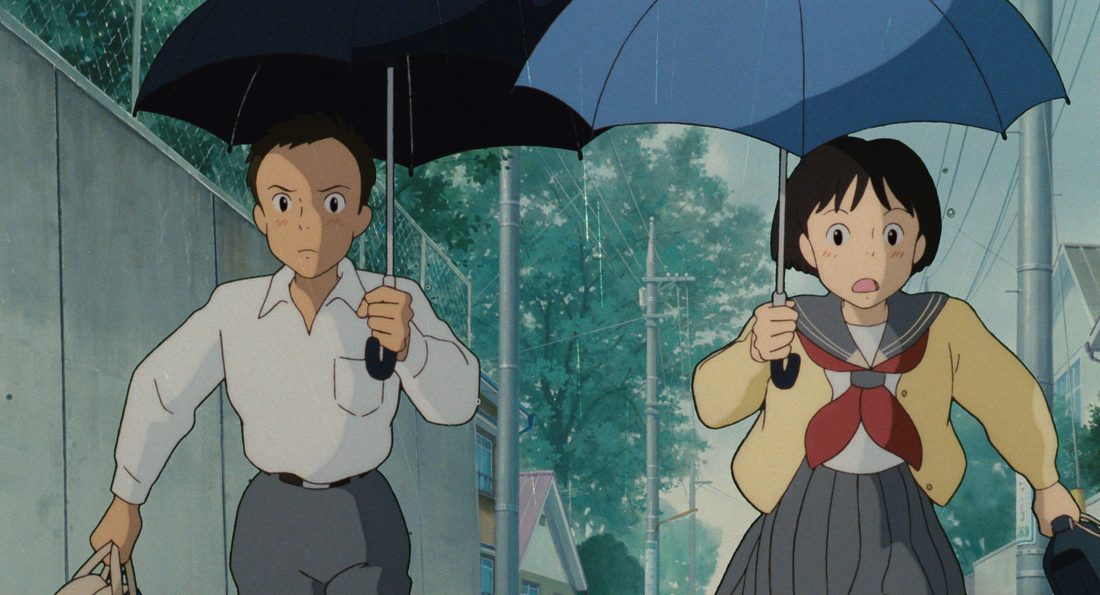 Sugimura camina bajo la lluvia junto a Shizuku