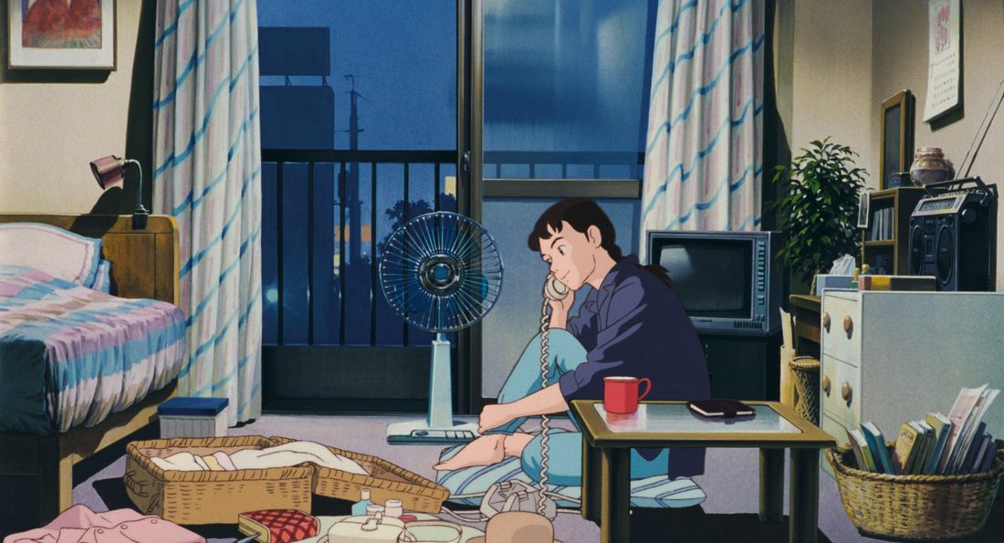 Taeko, al teléfono en su piso, con los cestos preparados