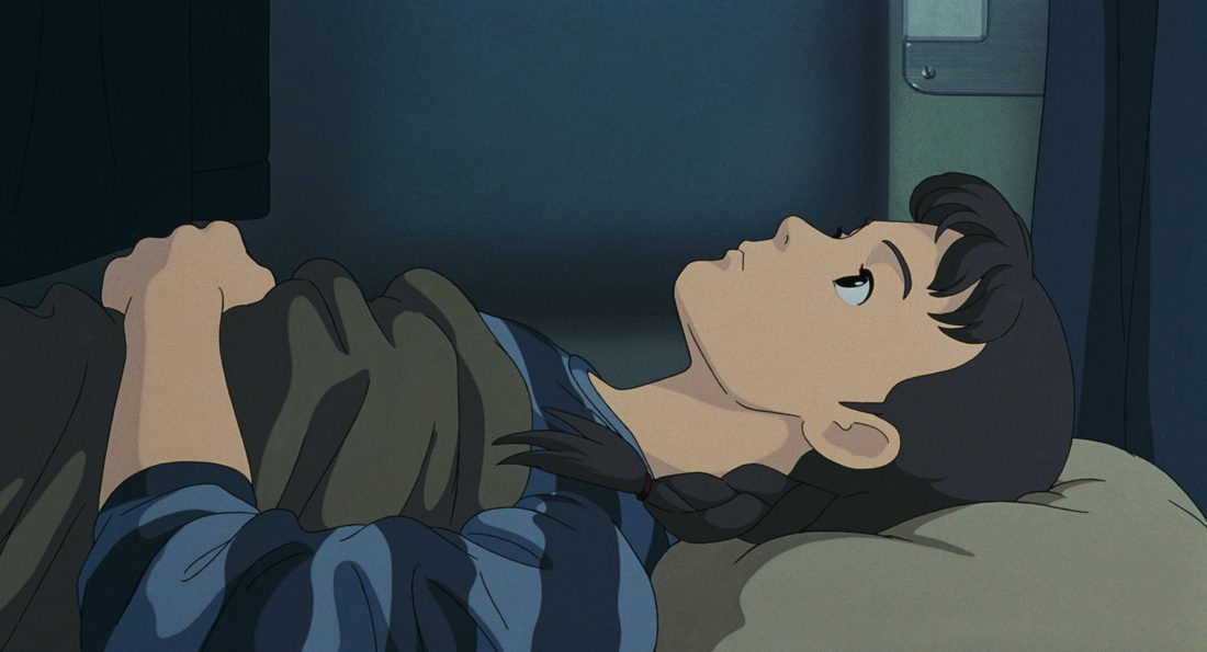 Taeko despierta, tumbada en la litera del tren nocturno
