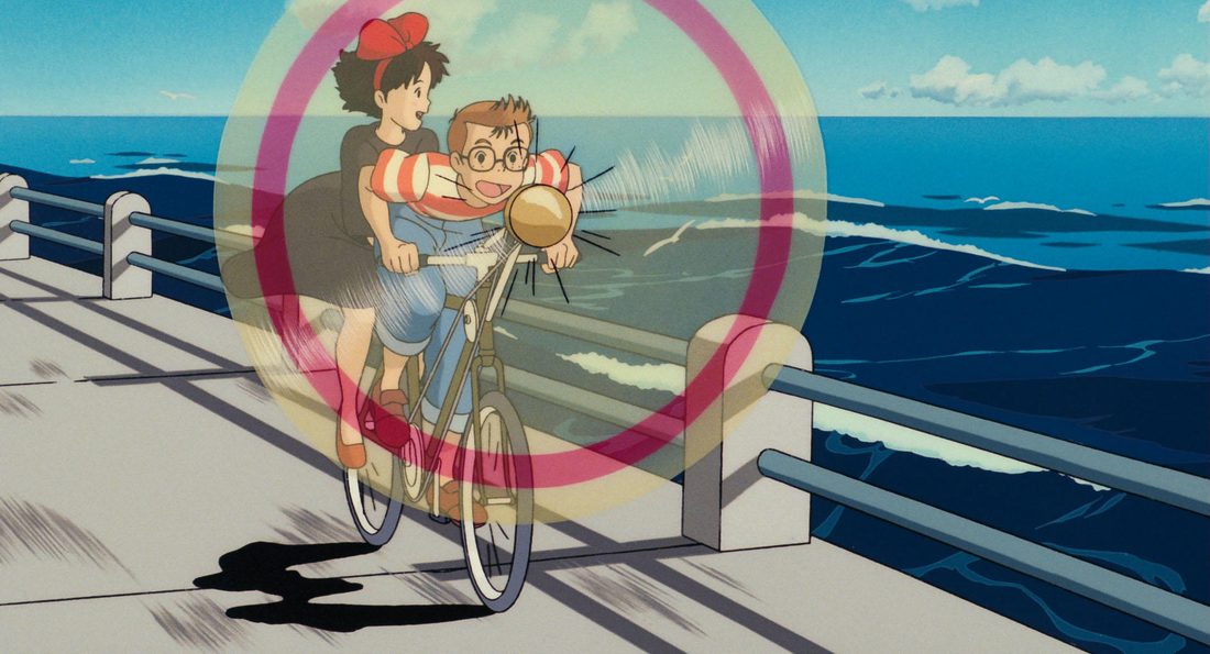 Tombo pedalea con Kiki en la bicicleta con hélice