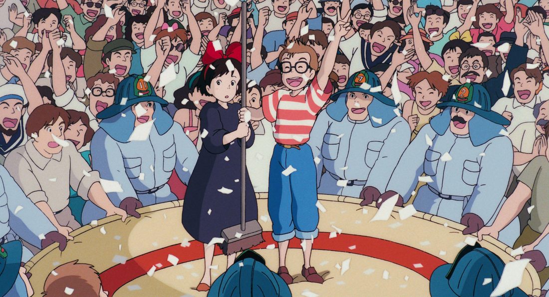 Tombo celebra con Kiki entre la multitud