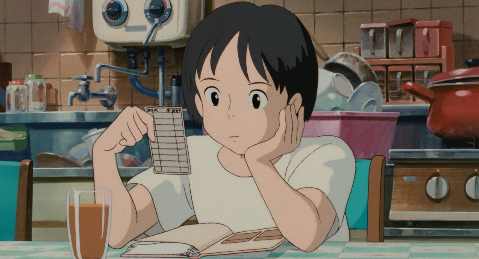 Shizuku repasa las fichas de préstamo de la biblioteca